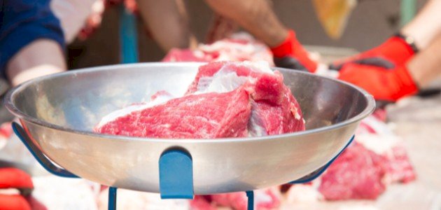 هل يجوز توزيع لحم الأضحية بعد العيد؟
